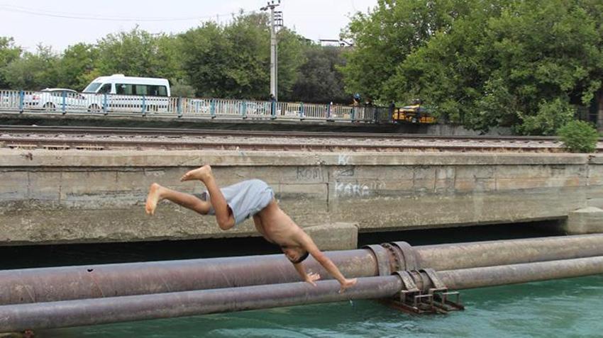 Adana'da sulama kanalarında tehlikeli serinlik! Her yıl onlarca kişi ölmesine rağmen durmuyorlar