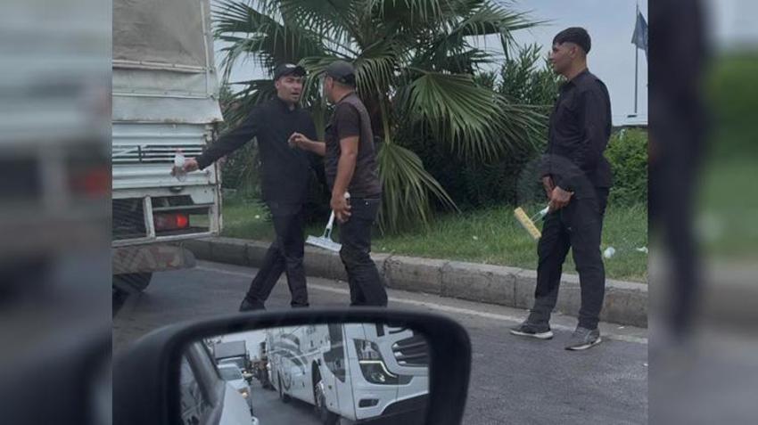 Adana trafiğinde zorla cam silme kabusu: Önce para isteyip, sonra tehdit ediyorlar! Araç kapısını açan bile var