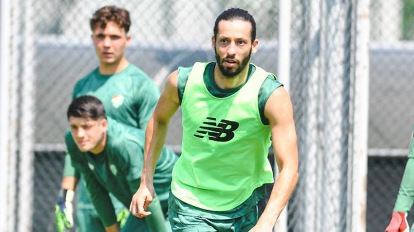Bursaspor hazırlık maçında olay! Enes Çelik patladı, saha içine girdi: Takımı çekin