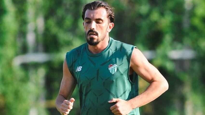 Bursaspor hazırlık maçında olay! Enes Çelik patladı, saha içine girdi: Takımı çekin