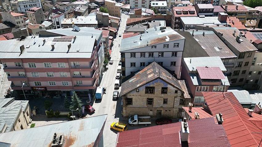 Babasının izinden gitti bir mesleğe hayat verdi! 100 yıllık dükkanda üretmeye başladı