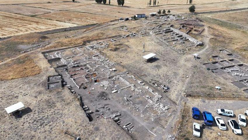 'Geleceğe Miras Arkeolojinin Altın Çağı' sergisine Sivas'tan 4 eser