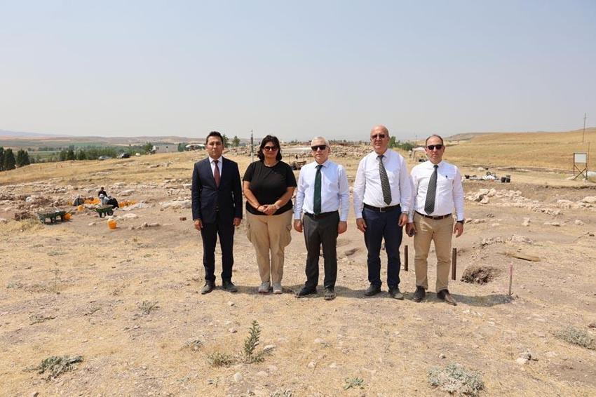 'Geleceğe Miras Arkeolojinin Altın Çağı' sergisine Sivas'tan 4 eser