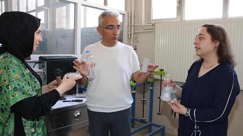 Pet şişeler çöpe değil inşaata gidiyor! Patent alındı: Zeminlerin sıvılaşmasını önleyecek