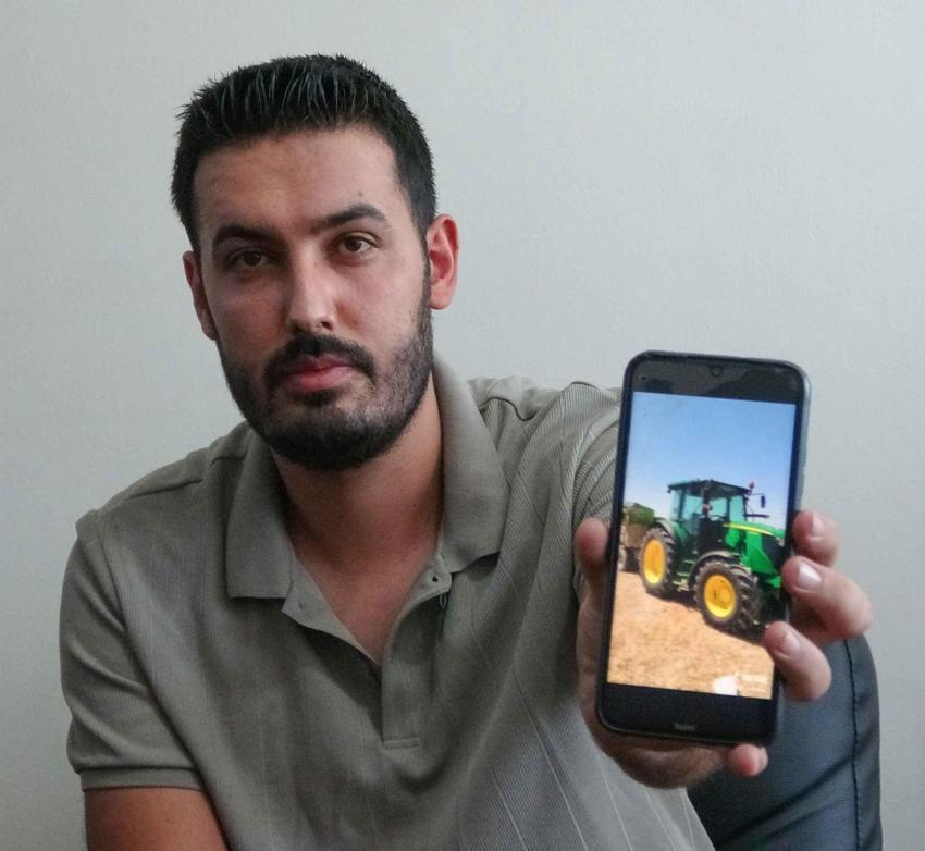 Sosyal medyada video izlerken 3 yıl önce çalınan traktörünü buldu