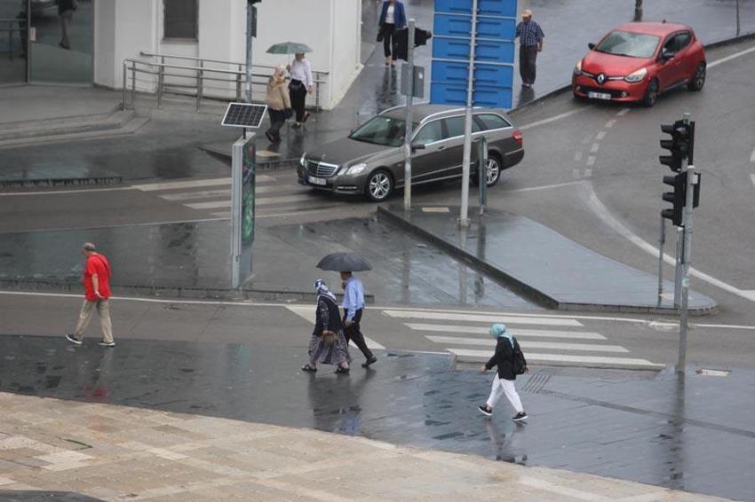 Gök gürültülü sağanak yağışlar geliyor! Meteoroloji başta İstanbul ve Ankara olmak üzere birçok ili uyardı