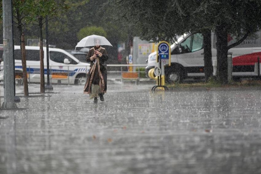 Gök gürültülü sağanak yağışlar geliyor! Meteoroloji başta İstanbul ve Ankara olmak üzere birçok ili uyardı