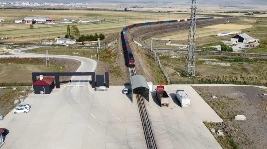 İlk 7 ayda Bakü-Tiflis-Kars demiryolu hattında rekor kırıldı
