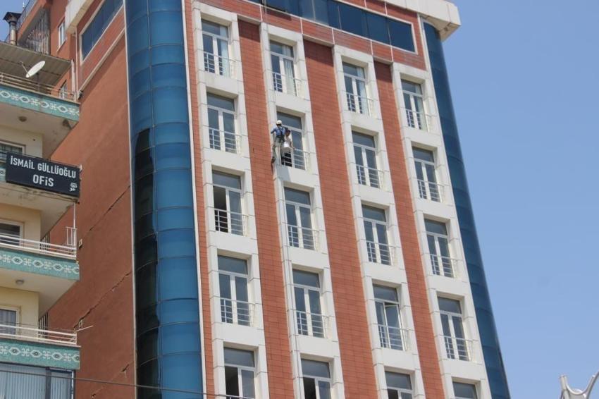 Şanlıurfa'da onlarca metre yüksekte çalışıyorlar!