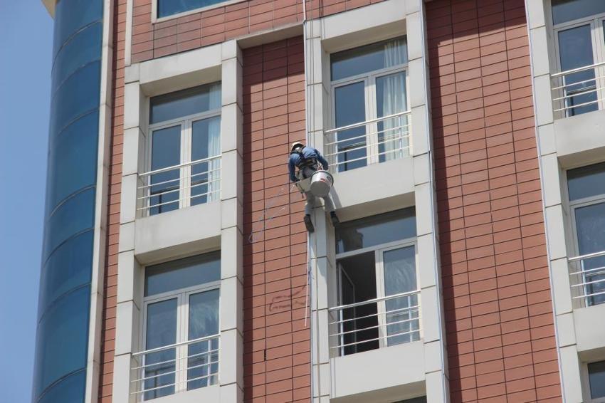 Şanlıurfa'da onlarca metre yüksekte çalışıyorlar!