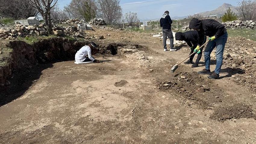 Mezar kazısı, 1700 yıllık sırrı ortaya çıkardı: Diyarbakır'da bulunan mozaik dünyayı sarsacak!
