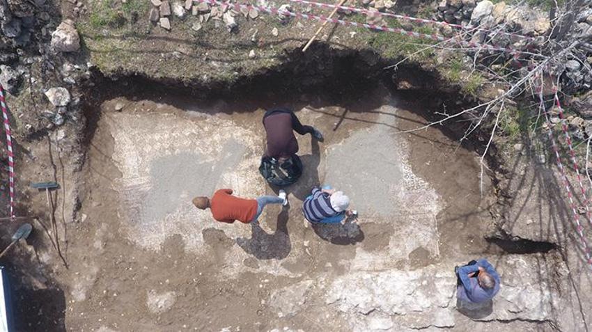 Mezar kazısı, 1700 yıllık sırrı ortaya çıkardı: Diyarbakır'da bulunan mozaik dünyayı sarsacak!