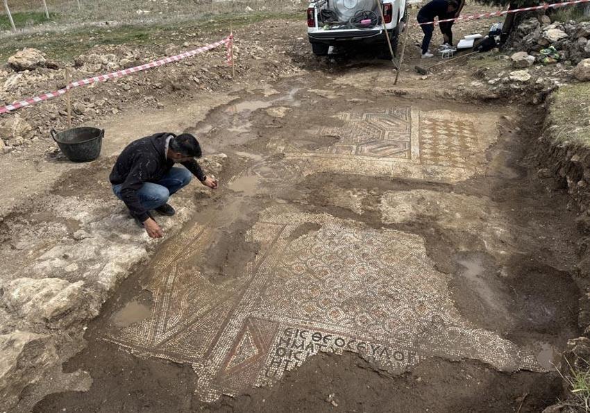 Mezar kazısında tarihi keşif! Geçmişin şifresi Diyarbakır'da çıktı: Davud Yıldızı içindeki motif ve altı satırlık yazıt