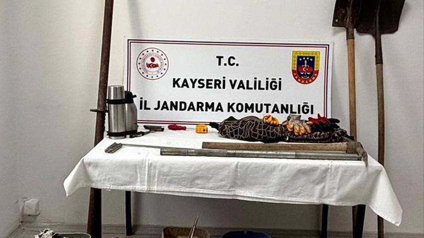 Gizli hazineyi bulmak için yapmadıkları kalmadı! Define avcıları toprağın altındaki sırra ulaşmak üzereydi ki tam o anda dron devreye girdi
