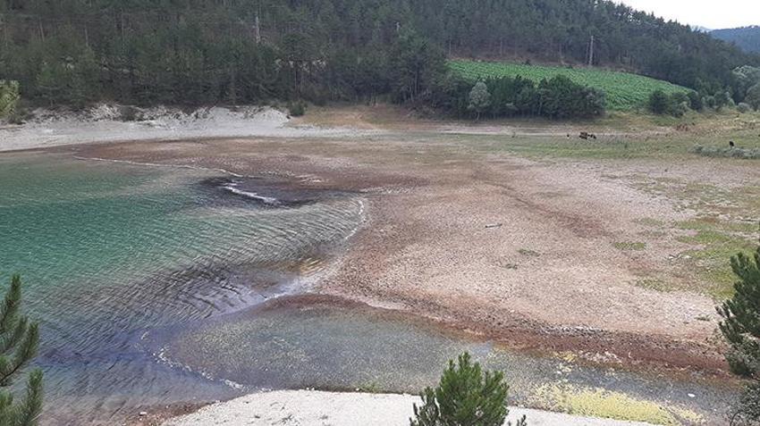 Aşırı sıcaklar vurdu: Sular çekildi, Sünnet Gölü kuruma noktasına geldi
