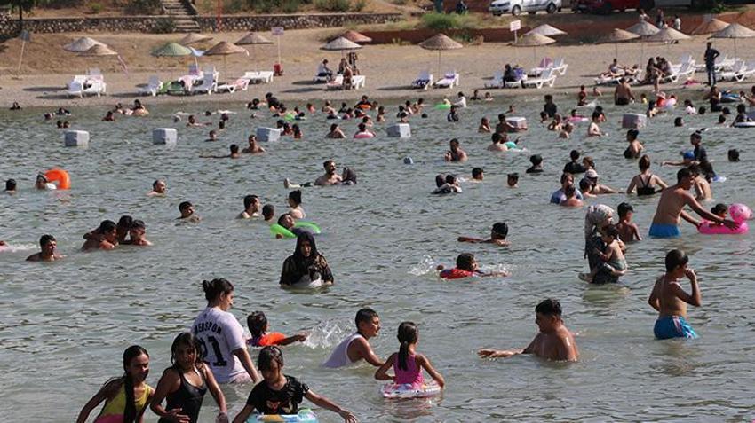 Elazığ'ın ilçesi doldu taştı! Hafta sonu komşu iller bölgeye akın etti