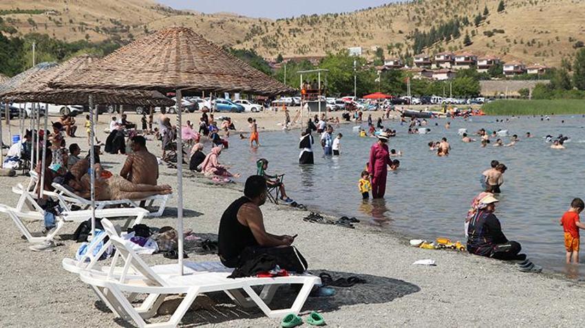 Elazığ'ın ilçesi doldu taştı! Hafta sonu komşu iller bölgeye akın etti