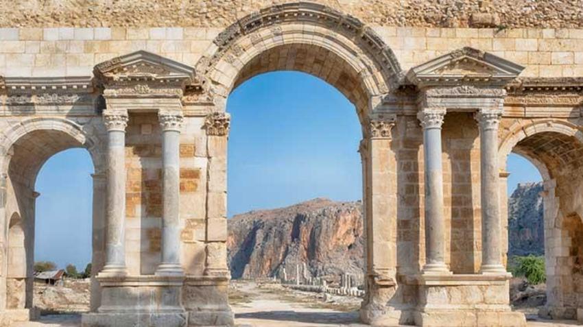 Adana'nın derinliklerinde gizlenen hazine gün yüzüne çıktı: UNESCO listesinden dünya turizmine açılacak! Unutulmuş başkent yeniden keşfediliyor