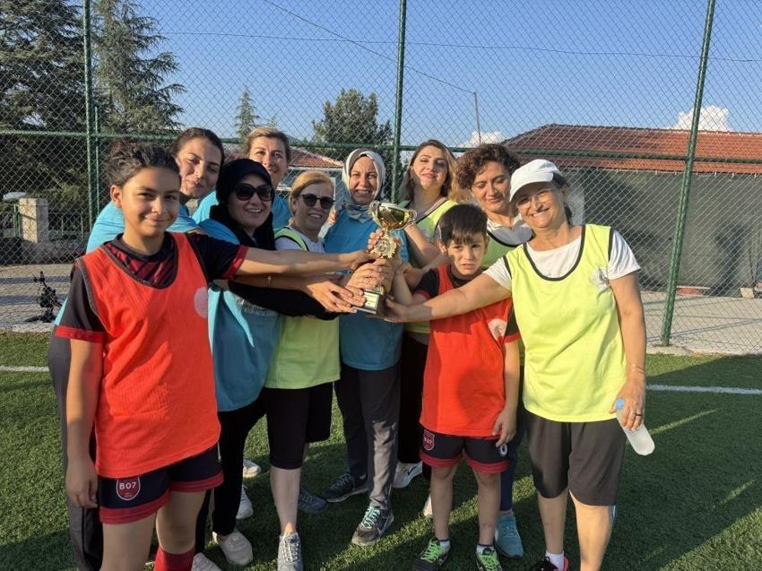 Antalyalı 50 yaş üstü kadınlar sahaya çıktı! Farkındalık oluşturmaya çalıştı