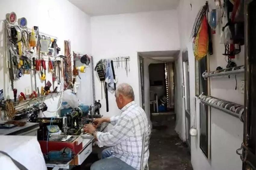 Hakkari'de asırlık makineleri hurdadan toplayıp çalıştırıyor!