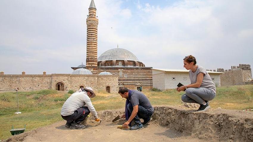 Eski Van'da tarihi keşif yapıldı! Osmanlı kışlası izleriyle karşılaşıldı