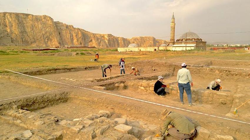 Eski Van'da tarihi keşif yapıldı! Osmanlı kışlası izleriyle karşılaşıldı
