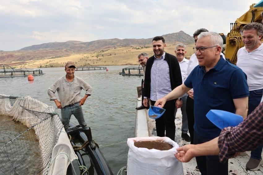 Denize kıyısı olmayan Sivas'ta 5 bin ton Türk somonu üretiliyor