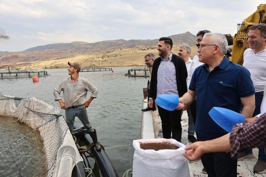 Denize kıyısı olmayan Sivas'ta 5 bin ton Türk somonu üretiliyor