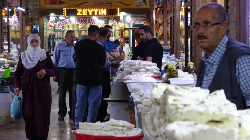 Van'da otlu peynire özel çalışma! Esnaf üreticiye bilgi verdi