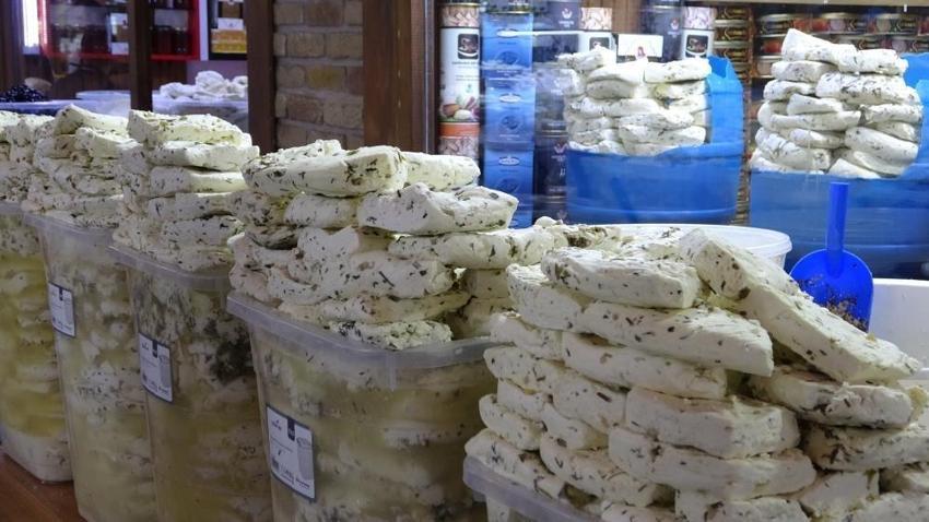 Van'da otlu peynire özel çalışma! Esnaf üreticiye bilgi verdi