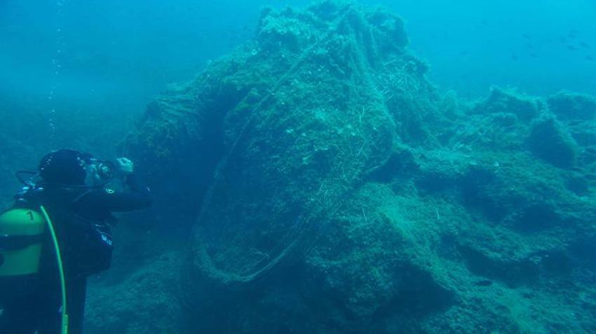 Bilinçsiz avcılık denizi vuruyor: Bir basketbol sahası büyüklüğünde ağ çıkardı!