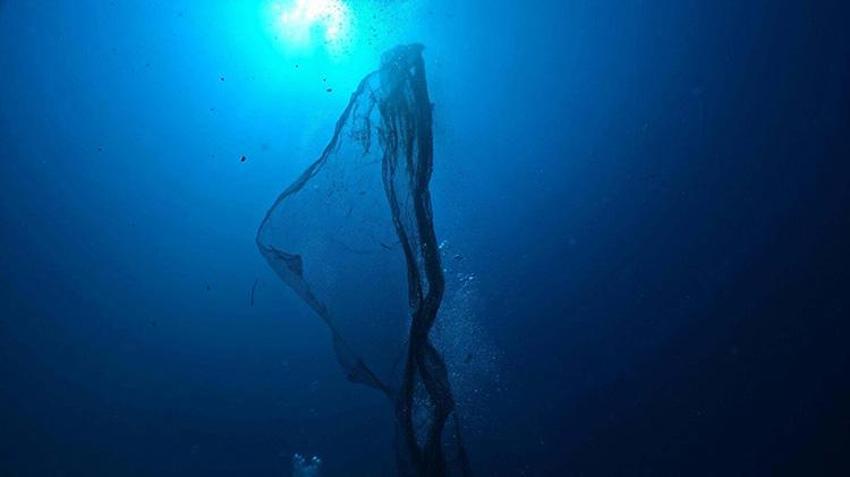 Bilinçsiz avcılık denizi vuruyor: Bir basketbol sahası büyüklüğünde ağ çıkardı!
