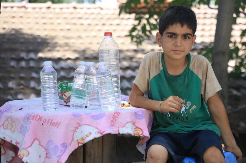 Hatay'da su satarak bisiklet hayali kuran çocuk, mutlu sona ulaştı! Cesur'un çalışkanlığını görenler el uzattı