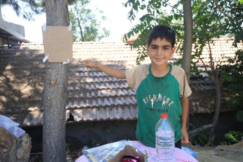 Hatay'da su satarak bisiklet hayali kuran çocuk, mutlu sona ulaştı! Cesur'un çalışkanlığını görenler el uzattı