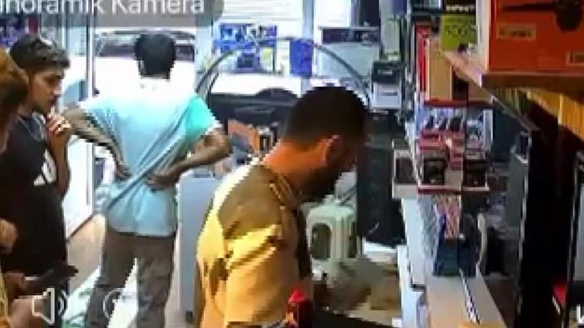 Ümraniye'de aynı esnafa dakikalar içerisinde çifte hırsızlık! Hırsızların peşinden koşarken telefonu da çalındı