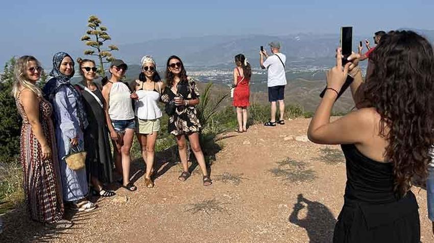 Antalya'da 30 yıl sonra gelen mucize: Sabır otu açtı, turistler akın etti!