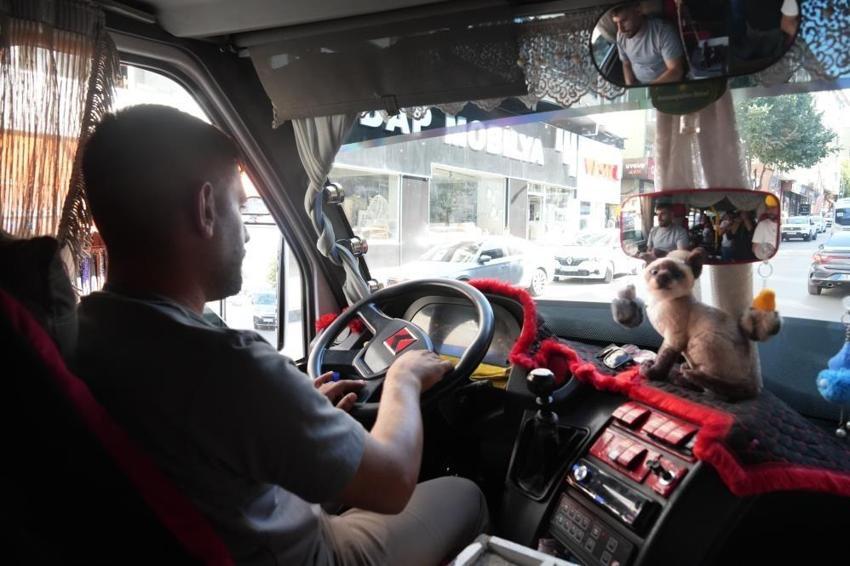 Şoför otobüsü donattı: Muş'ta oyuncaklı otobüse yoğun ilgi var