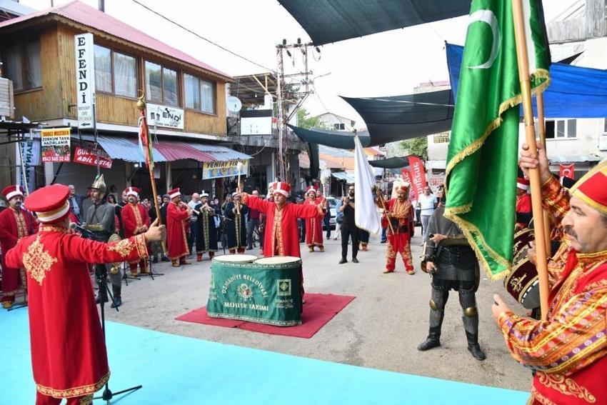 Osmaniye'de çocuklar şen! 29'uncusu kortej yürüyüşüyle başladı