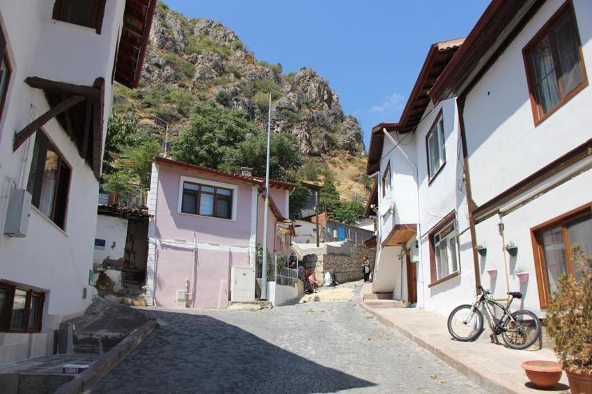 Amasya'da mahallenin muhtarı başlattı: Yünleri iş birliğiyle havalandırıyorlar