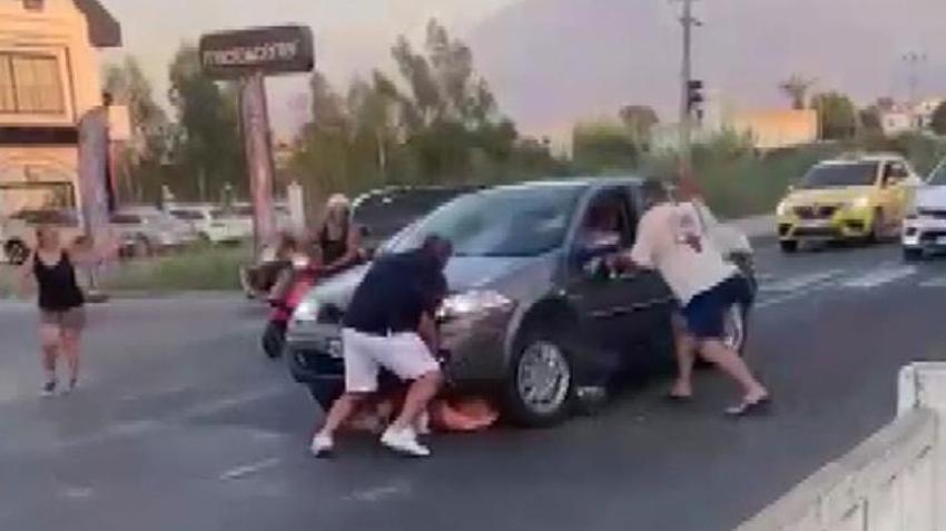 Muğla'da 'pes' dedirten görüntü! Otomobiliyle, çarptığı kadının üzerinden geçip kaçmaya çalıştı