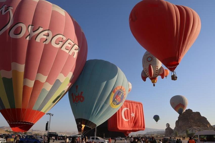 Kapadokya'da havalandılar: Balon festivali göz kamaştırdı
