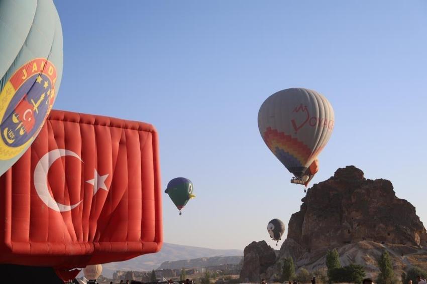 Kapadokya'da havalandılar: Balon festivali göz kamaştırdı