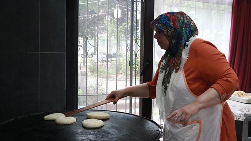 Bursalı kadınlar Kur'an kursunda bu işi yapmaya karar verdi! 5 kilo unla başladılar