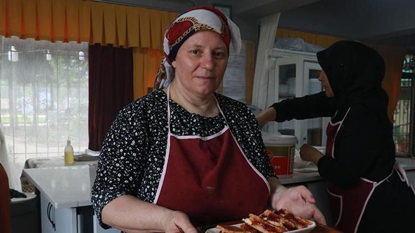 Bursalı kadınlar Kur'an kursunda bu işi yapmaya karar verdi! 5 kilo unla başladılar