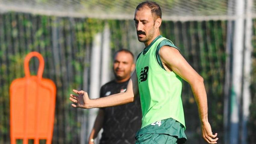 Bursaspor'un eski golcüsünün yeni takımını duyanlar inanamadı