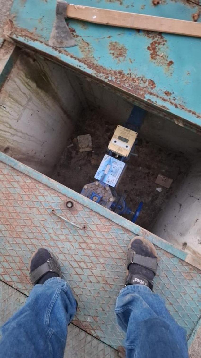 Denizli'de çiftçi, sulama hattını paramparça etti! Tarlasına izinsiz hat döşendi, boruları köy meydanına fırlattı