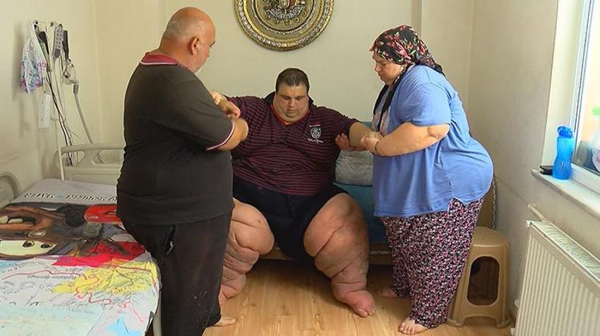 270 kilo olan Mehmet, tedavisi için yardım istiyor: 15 aydır bu odaya kilitlenip kaldım, kurtulmak istiyorum