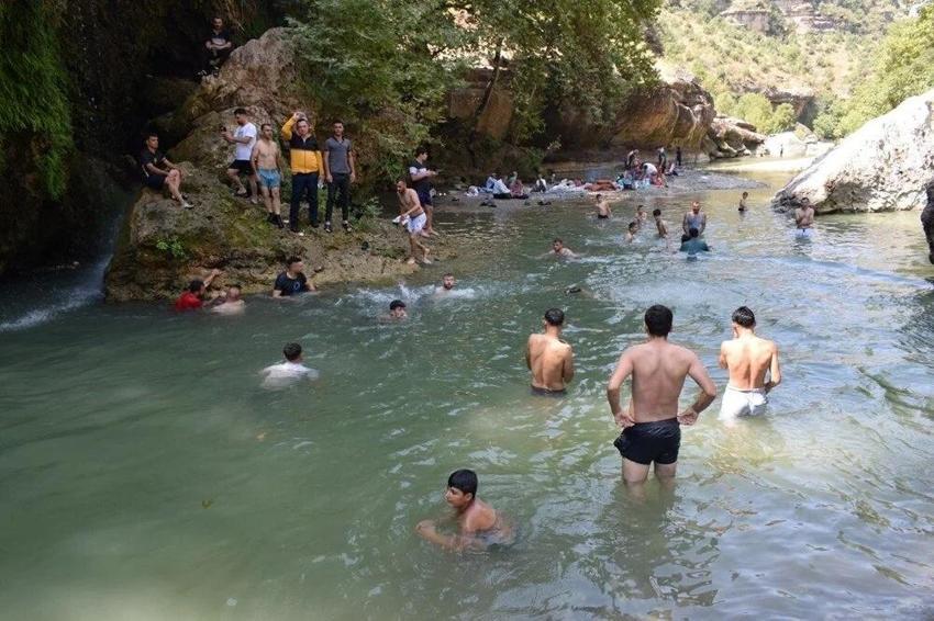 Batman'da sıcaktan bunalanlar akın ediyor: Zore Vadisi serinletiyor