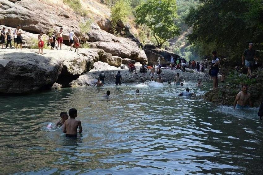 Batman'da sıcaktan bunalanlar akın ediyor: Zore Vadisi serinletiyor