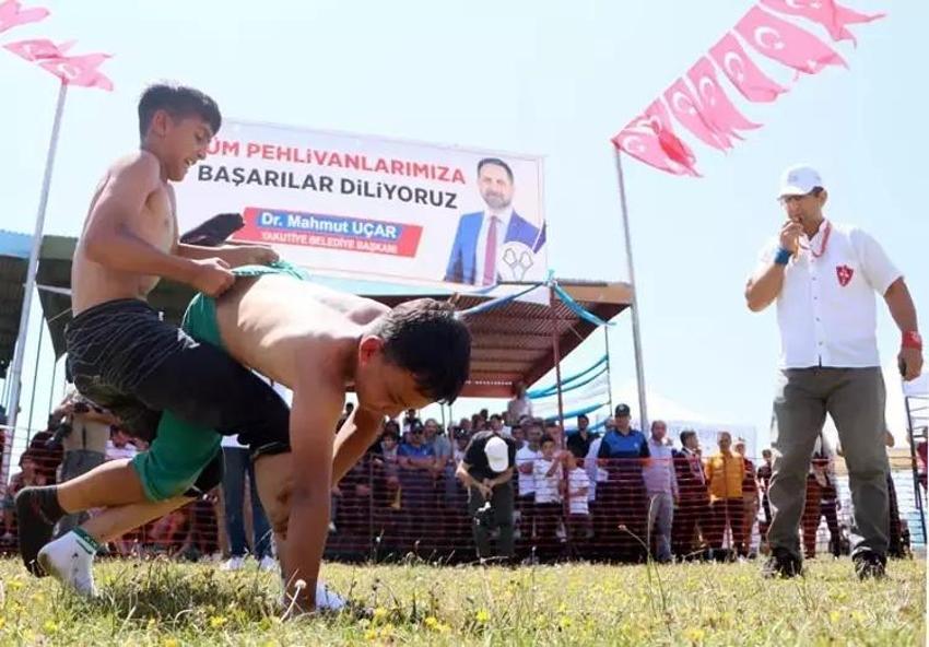 Erzurum'da pehlivanları rakip değil güneş zorladı!